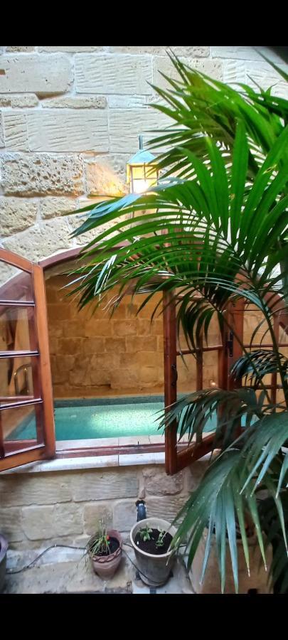 Villa Il Mithna With Indoor Heated Jacuzzi Pool Għarb