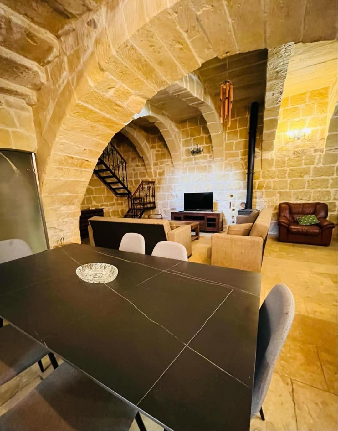 Il Mithna With Indoor Heated Jacuzzi Pool Villa Għarb